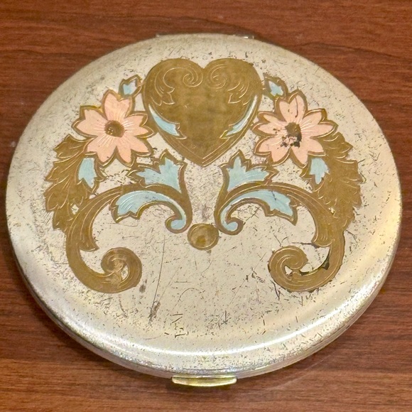 🌟HP🌟VTG 1950s Zell Fifth Avenue Silver & Gold Tone Metal Compact Heart & Floral - Picture 8 of 10